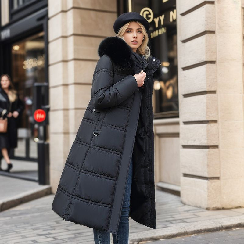 Abrigo largo de invierno ajustado para mujer con capucha de piel y cinturón – Corte cálido