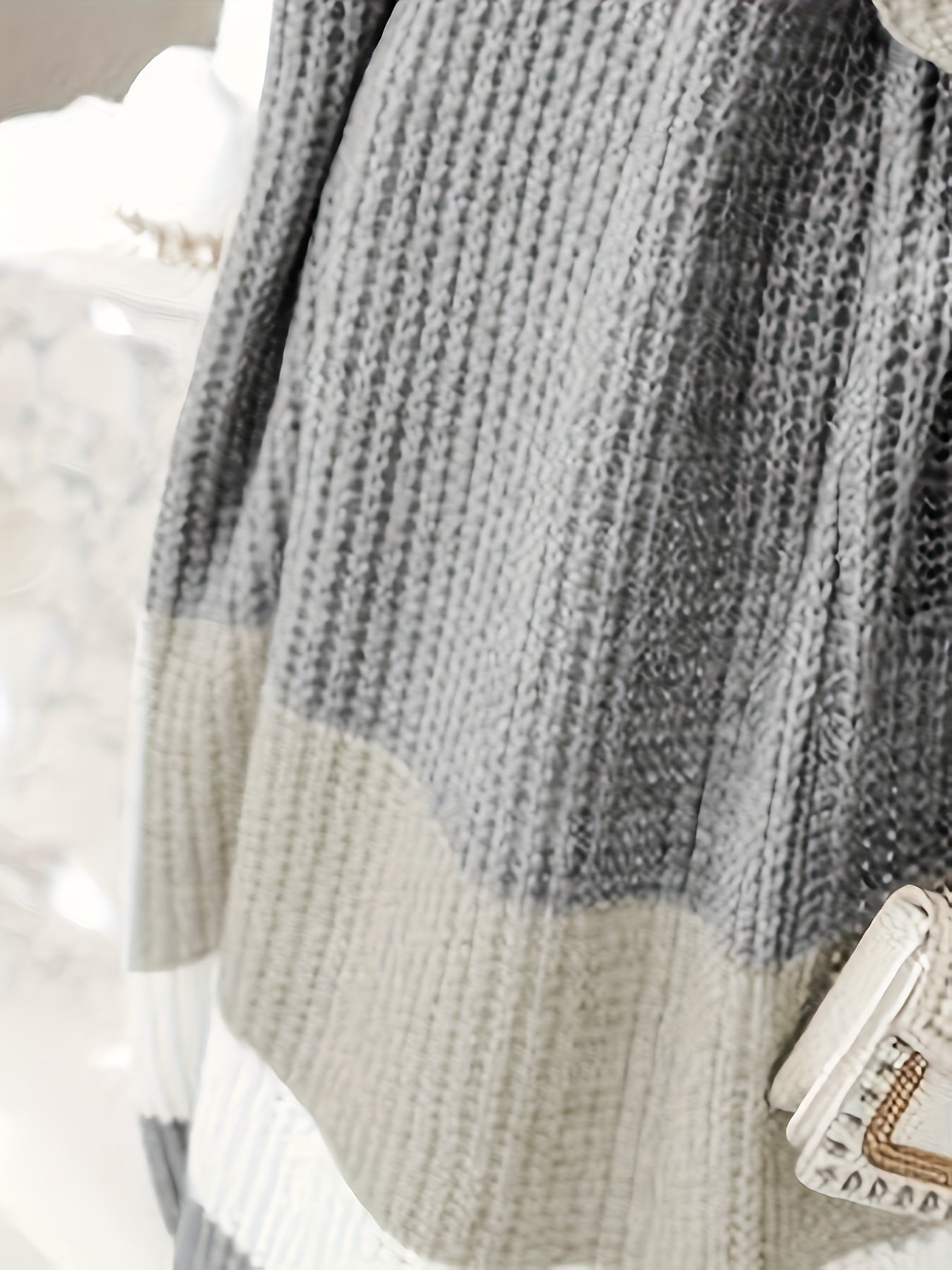 Cárdigan acogedor de punto color block para mujer – Gris y blanco con cinturón