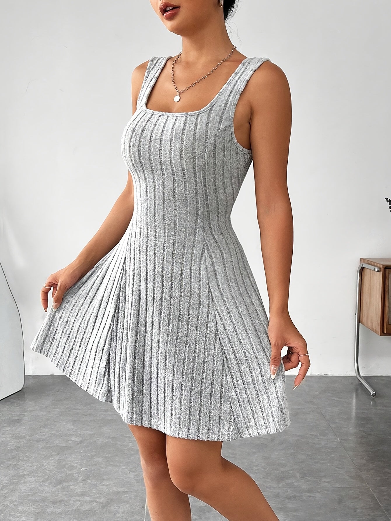 Ensemble 2 pièces côtelé pour femme – Top court à capuche et robe moulante